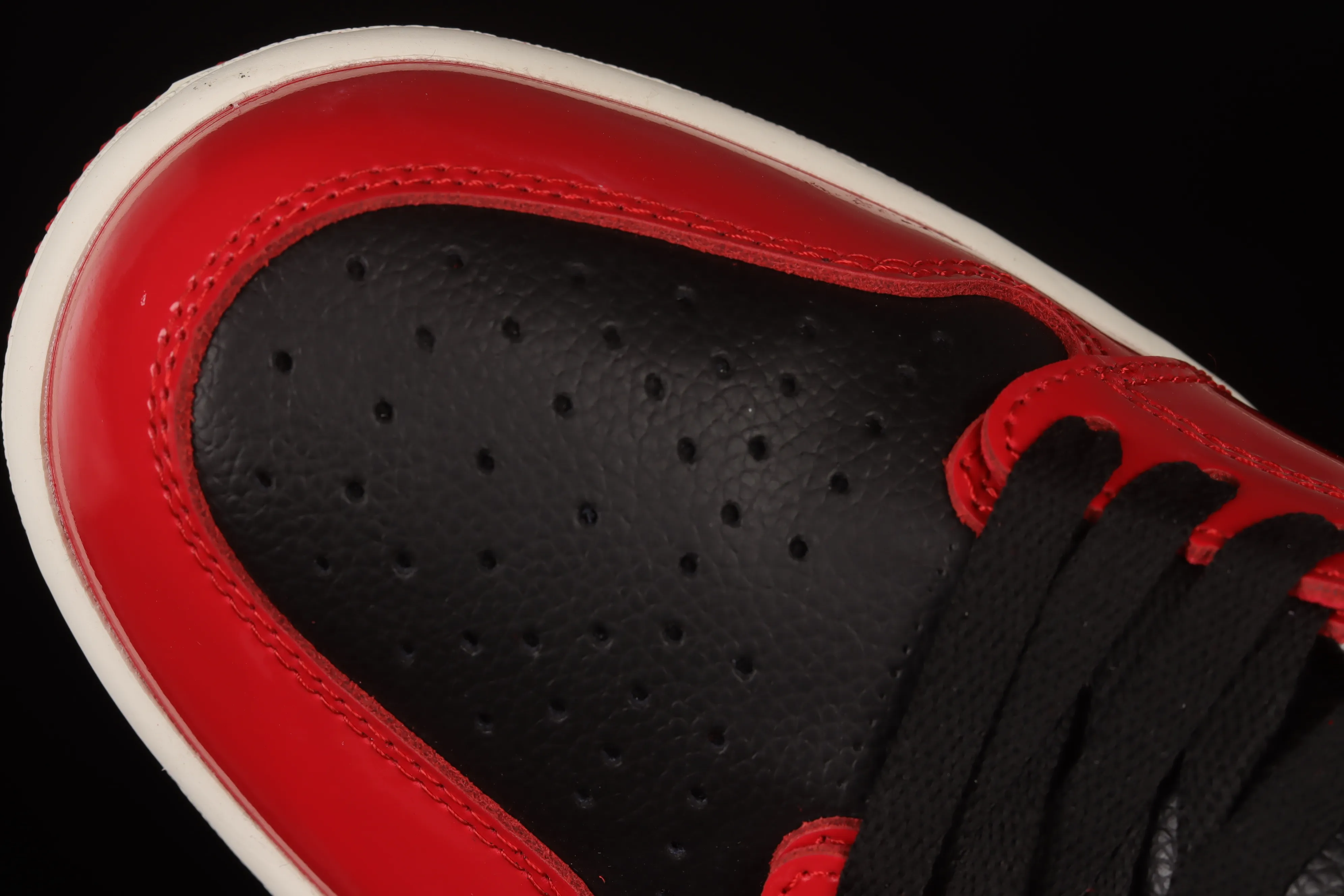 All categories Air Jordan Jordan series basketball shoes Air Jordan 1 High Air Jordan 1 Zoom CMFT AJ1 Joe 1 Chicago white and red color CT0979-610